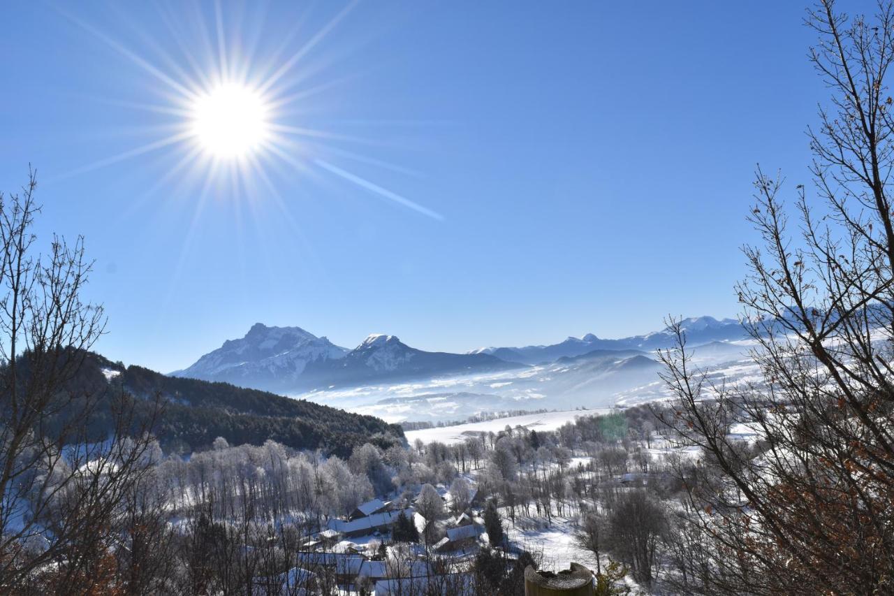 Gite Au Printemps Japonais, Petit Train De La Mure, Parc Des Ecrins Pierre-Chatel Esterno foto