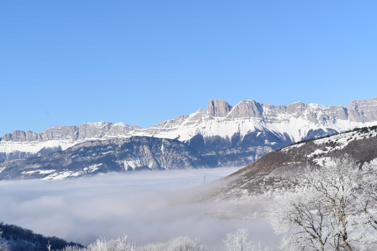 Gite Au Printemps Japonais, Petit Train De La Mure, Parc Des Ecrins Pierre-Chatel Esterno foto
