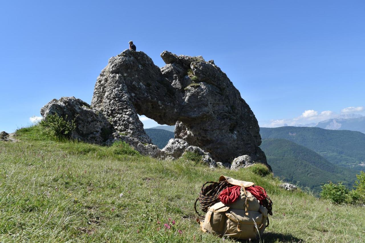 Gite Au Printemps Japonais, Petit Train De La Mure, Parc Des Ecrins Pierre-Chatel Esterno foto